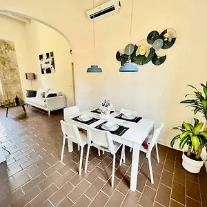  Appartamento Near The Station Luxury House With Mural Italia